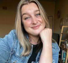 Lisa Mcglothlin's Instagram, Twitter & Facebook