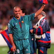 Ronaldo ist ein ehemaliger fußballspieler aus бразилия, (* 22 сент. What If Barcelona Hadn T Sold Ronaldo Nazario Barca Blaugranes