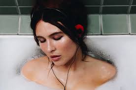 Folk Bitch Trio Announces Debut Album “Now Would Be A Good Time”, Shares  New Song “Cathode Ray”