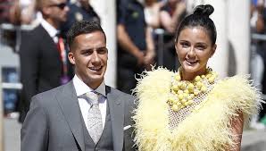 La intranquilidad vuelve al feliz hogar de manuel díaz el cordobés, tras haber decidido volver a los ruedos esta temporada, en fecha aún por determinar, lo que contrasta con la emotiva celebración de su décimo sexto aniversario de boda y los mensajes de amor que se intercambiaron, vía instagram. Jordi Alba Y Romarey Ventura Y Morata Y Alice Campello Los Mas Aclamados De La Boda De Sergio Ramos Y Pilar Rubio Noticiero Universal