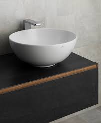 „der wc deckel muss immer geschlossen sein, da sonst das geld durch das wc verschwindet. ideal aber leider zu selten kommt feng shui bereits in planungsphase eines hauses zum einsatz. Das Feng Shui Haus So Schaffen Sie Ein Badezimmer Im Feng Shui Stil Noken