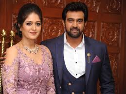 Sarja est apparu dans 22 films, à commencer par le film 2009 vayuputra qui a été réalisé par son oncle kishore sarja et lui a valu le prix du film innovant du meilleur début (masculin). Kishore Sarja Wiki Age Son Name Wife Family Death