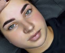 Micropigmentarea sprâncenelor