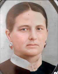 Great Aunt Ivy, Great Grandmother Hannah Beeken and friend unknown. Not  sure if this has been posted before.