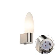 Moderna zidna svjetiljka za kupaonicu s ugrađenom utičnicom - Liria |  Svjetiljkaisvjetlo
