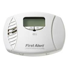It has dual power (plug in/electric and front load battery) that ensures the peak level feature displays the highest concentration of carbon monoxide measured since the unit was last reset. First Alert Plug In Carbon Monoxide Alarm W Battery Backup Backlit Digital Display