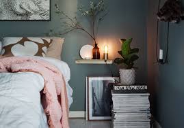 Pour faire connaitre son travail le plus simple est de servir d'un site web dédié (divers noms : 15 Manieres Sympas De Ranger Ses Livres Et Ses Magazines Elle Decoration