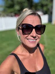 Quay sunnies are BOGO FR-EE! Or take 𝟰𝟬 perc off your order with c0de  🙌🏼 Rocked my new pair to soccer yesterday and I'm already in love! 🔗 ⬇️