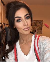 So my fab friend sarah ..we decided it was time to add some subtle  lightness to her hair for the summer months,so with some contoured balayage  pieces around the front, top and