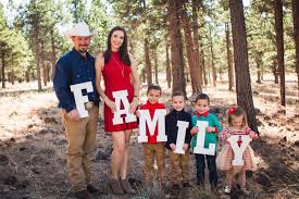 Pin By Jacqueline Claxton On A Picture Perfect Idea Family Photos Cute Family Pictures Family Photos What To Wear