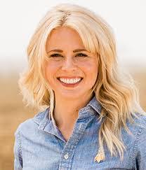 Alexandra Rae's Instagram, Twitter & Facebook