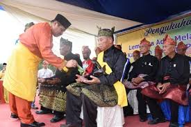 Maybe you would like to learn more about one of these? Lam Riau Kawasan Mandau Harus Jadi Contoh Terapkan Budaya Melayu Jebatnews Com Informasi Aktual Terpercaya Dan Berdayaguna