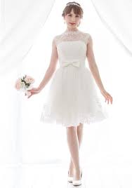 Abiti da sposa corti i modelli più cool del 2019 | unadonna abiti da sposa scivolati 2019 2020 di tendenza collezione economica online. Abito Da Sposa Corto Con Corpispalle Scollo Dritto Fatto In Tulle Con Applicazioni Di Pizzo Sul Corpetto E Sul L Orlo Della Gonna Sposamore