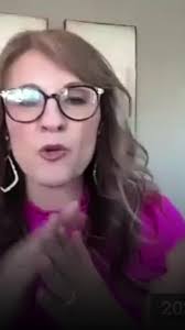 Follow the expert guidance of Kristina Smekens as she shares the essential  facets of effective writing in mini-courses designed to provide you with  the professional development you need, in the moment and