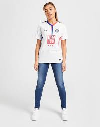Os detalhes do design se inspiram no icônico nike air max, e o tecido altamente respirável ajuda a manter o suor da sua pele, para que você fique fresco e confortável enquanto torce pelo seu time. Grey Nike Chelsea Fc Stadium Air Max Shirt Women S Jd Sports