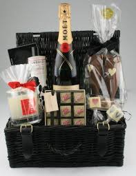 Fall gift baskets gift baskets for women wedding welcome gifts wedding gifts for guests custom gift boxes customized gifts welcome baskets wedding. Get Your Hospitality Right With These 5 In Room Gift Hampers