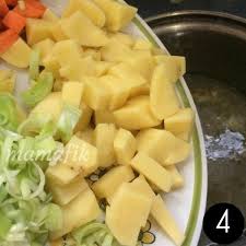 Resep makanan bayi 7 bulan dari labu ini mudah dilakukan dan penuh dengan beta karoten, kalium, dan zat besi. Resepi Bubur Bayi 7 Bulan Cara Mudah Pastikan Anak Makan Sayur Theasianparent Malaysia