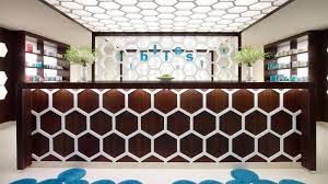 Doha Photos Gallery W Doha Videos And Photos What To Do In Doha Reception Desk Design Hotels Design Furniture Reception Desk