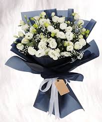 Though daisies may at first glance look like a simple flower, their structure and texture is incredibly unique and exciting. White Birthday Flowers Bouquet Wedding Anniversary To Dubai Abu Dhabi Sharjah Uae From Pakistan Cakes Flowers Chocolates Perfumes Birthday Anniversary Gifts Pakistan To Usa Uk Uae Canada Australia