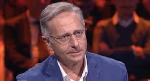 Ciao darwin, si parla da giorni ormai di gabriele marchetti, il 54enne rimasto paralizzato dal collo in giù dopo un incidente avvenuto durante la trasmissione condotta da paolo bonolis. Ciao Darwin Paolo Bonolis Su Concorrente Paralizzato Un Onda Di Sciocchezze Dette E Scritte