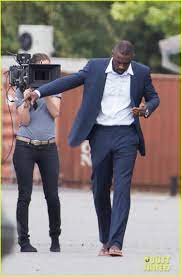 Idris Elba Explains the Mystery Bulge in His Pants - What Is It?!: Photo  3173851 | Idris Elba Photos | Just Jared: Entertainment News