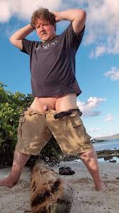 Bearing my sph at a beach. - Freakden