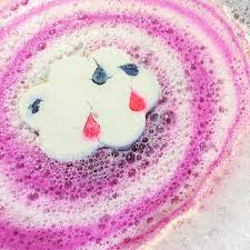 Gorgeous Purple Pink Swirls Lushcosmetics Aprilshowersbathbomb Freshnewlush Firstlooklushies Lusheaster Lusheaster2018 Batha Pink Swirls Bath Art Swirls