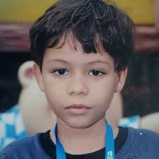 Se imaginan que Miles Teller interprete a The Maker en el UCM. The Maker es  Reed Richards de un universo fallido y que terminó convirtiéndose en un  villano.