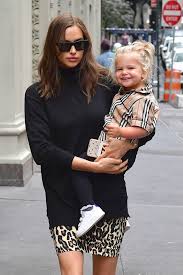 On monday, shayk took to instagram to share her cover. Irina Shayk With Smiling Lea In Nyc After Bradley Cooper S Opening Night Of Candide Irina Shayk Style Mum Fashion Irina Shayk