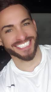 sonreír es gratis. #henrylicett #machoalfa #sexybeard #hunkoftheday