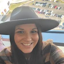 May your toughest decision today be which Pumpkin Pie drink to grab 🎃 🎃  Salted Pumpkin Macchiato: salted caramel* + pumpkin pie* 🍂 Pumpkin Roll  Shake: white chocolate* + brown sugar cinnamon* +