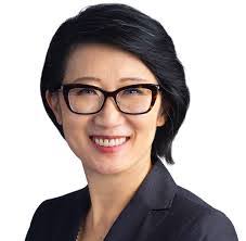 Kim Kari's Instagram, Twitter & Facebook