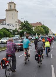 Critical Mass Auf Dem Tempelhofer Damm Bundnis 90 Die Grunenbundnis 90 Die Grunen