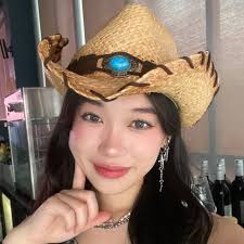 ♡ christine ye ♡ (@christineyeeeee) • Instagram photos and videos