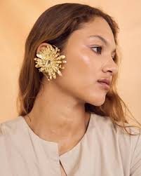 Thrilled to have led the hair and makeup for the stunning YOSHITA 1967  (@yoshita1967) SSN25 collection, 'Temple Road' by the visionary Anil Padia  (@anilpadia). A true masterpiece brought to life with an