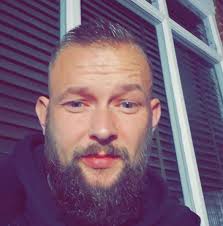 Does anybody know if there is any pubs open today or what time they close ?