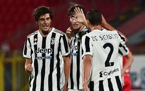 E ora, mentre il portiere bianconero ha già cominciato. N M0izasg2svgm