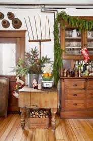So you want to decorate a coffee table, but you aren't sure how to decorate a glam coffee table. 33 Kitchen Christmas Decorating Ideas How To Decorate Your Kitchen For Christmas