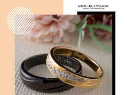 Berbeda dengan cincin pernikahan yang lebih wajib daripada cincin pertunangan yang diberikan pada hari pernikahan. Cincinkawinbagus31 Dribbble