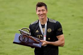 Despite having another bundesliga trophy in the silverware case at allianz arena, it's shaping up to be a summer of change for bayern, where rb leipzig manager julian nagelsmann will replace hansi. Erling Haaland Named Bundesliga Player Of The Season Bayern Munich S Robert Lewandowski Snubbed Again Bavarian Football Works