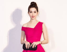 Top 3 hoa hậu áo 2018 là khách mời của ban tổ chức. Hoa Háº­u Ä'áº·ng Thu Tháº£o Khoe Nhan Sáº¯c Ngá»t Ngao Trong Show Thá»i Trang Phong Cach Sao Viá»‡t Giáº£i Tri