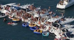 Chicago yacht charter rental on lake michigan. Chicago Scene Boat Party Charter Boats Available