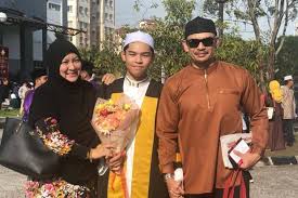 Anak norman hakim dah hafal 28 juzuk al quran. Norman Hakim Abby Abadi Rai Bersama Kejayaan Anak Hafaz Al Quran Hiburan Mstar