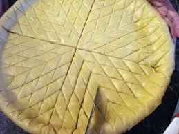 Ingredients Pate 1 Et Kilos De Farine 1 œuf Une Pincee De Sel 4 Cuilleres D Huile D Olive 4 C Cuisine Tunisienne Nourriture Tunisienne Baklawa Tunisienne