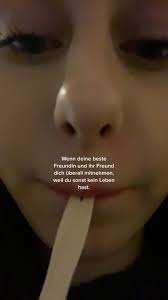 Bestes Frühstück der Welt: Pommes und Kaffee genießen