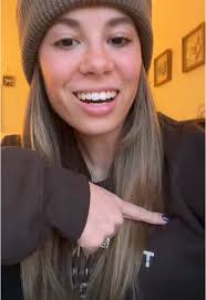 Leia Shelton's Instagram, Twitter & Facebook