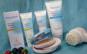 Untuk ibu hamil yang ingin tetap cantik dan menari selama kehamilan maka dapat menggunakan kosmetik yang hanya benar dibutuhkan. Rangkaian Wardah Perfect Bright Dan Bb Lightening Cake Powder Stafana Charis