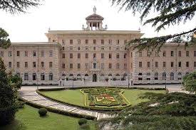 Vaticano 2021 i alguna vez te has preguntado cuánto dinero gana el vaticano, la cantidad es muy alta pero nunca te imaginarias de donde proviene todo ese dinero. La Ciudad Del Vaticano Por Dentro
