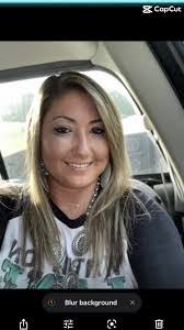 Lynn Mullin's Instagram, Twitter & Facebook