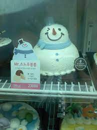 How Cute Is This Snowman Cake From The Baskin Robbins In Osan Korea Snowman Cake Baskin Robbins Cute